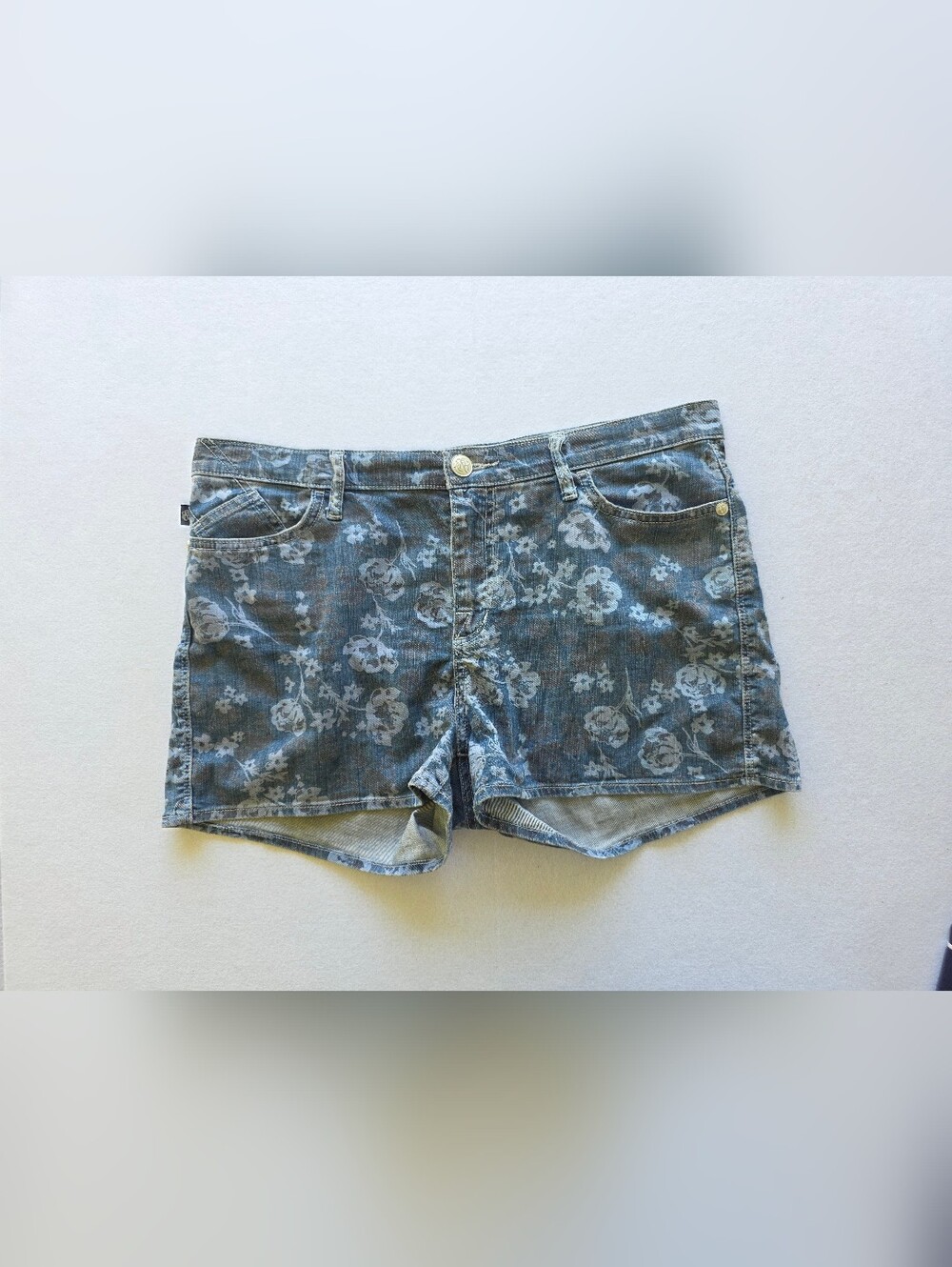 Rock & Republic Light Blue Floral Print Denim Shorts